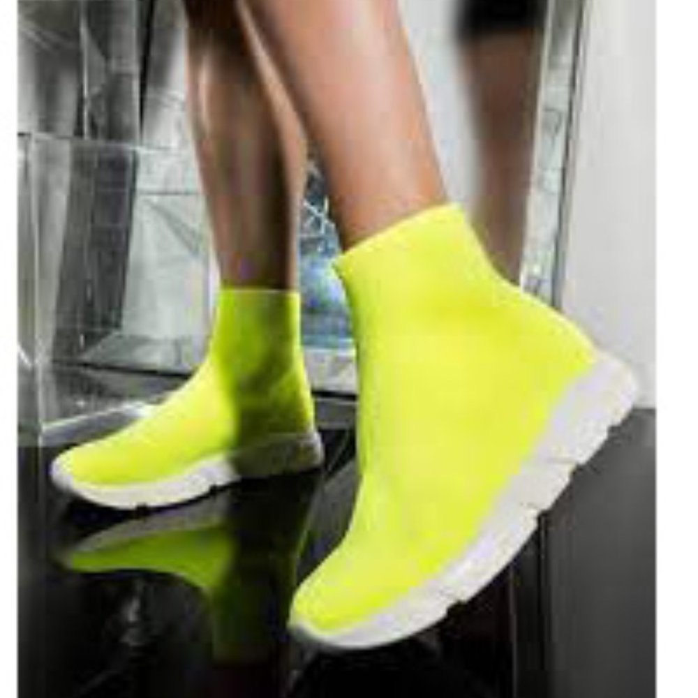 💥HOT ITEM💥 AKIRA Label  Sock Sneaker in Neon Yellow - Picture 2 of 4